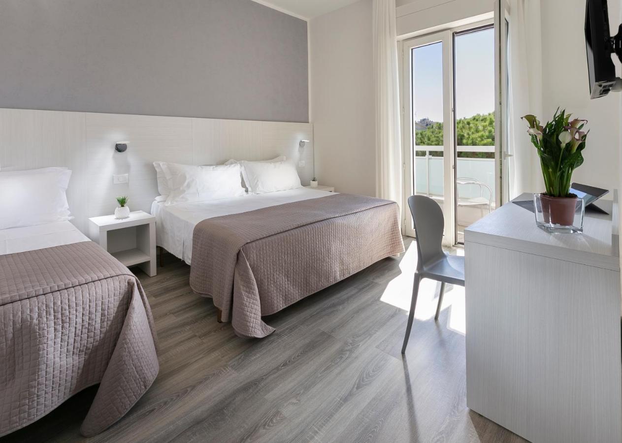 Hotel Zanarini In Centro A Ριτσόνε Εξωτερικό φωτογραφία