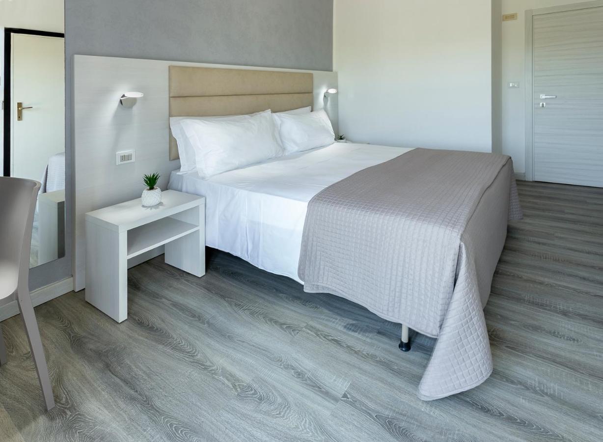 Hotel Zanarini In Centro A Ριτσόνε Εξωτερικό φωτογραφία