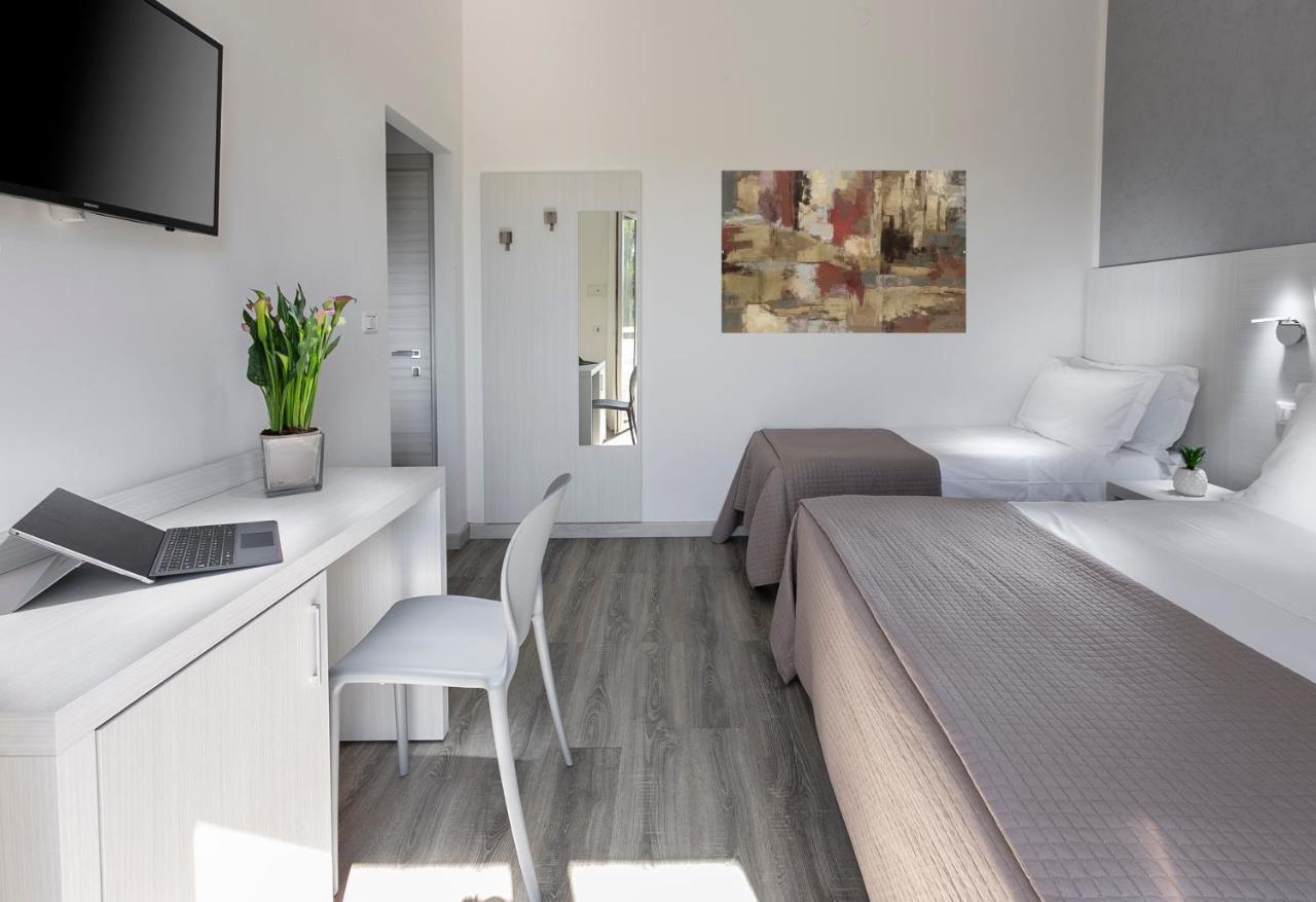 Hotel Zanarini In Centro A Ριτσόνε Εξωτερικό φωτογραφία