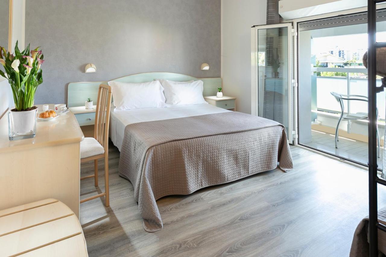 Hotel Zanarini In Centro A Ριτσόνε Εξωτερικό φωτογραφία