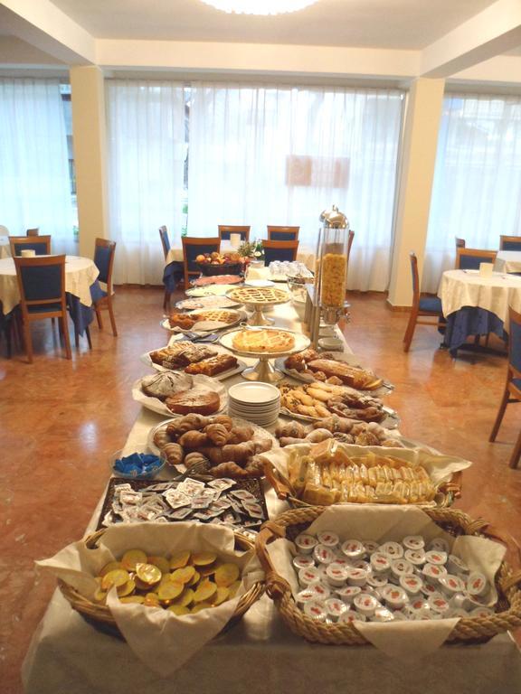 Hotel Zanarini In Centro A Ριτσόνε Εξωτερικό φωτογραφία