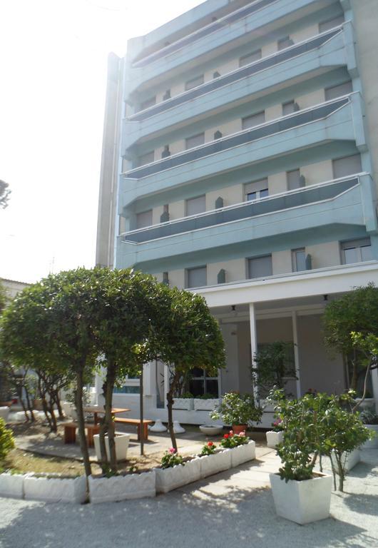Hotel Zanarini In Centro A Ριτσόνε Εξωτερικό φωτογραφία