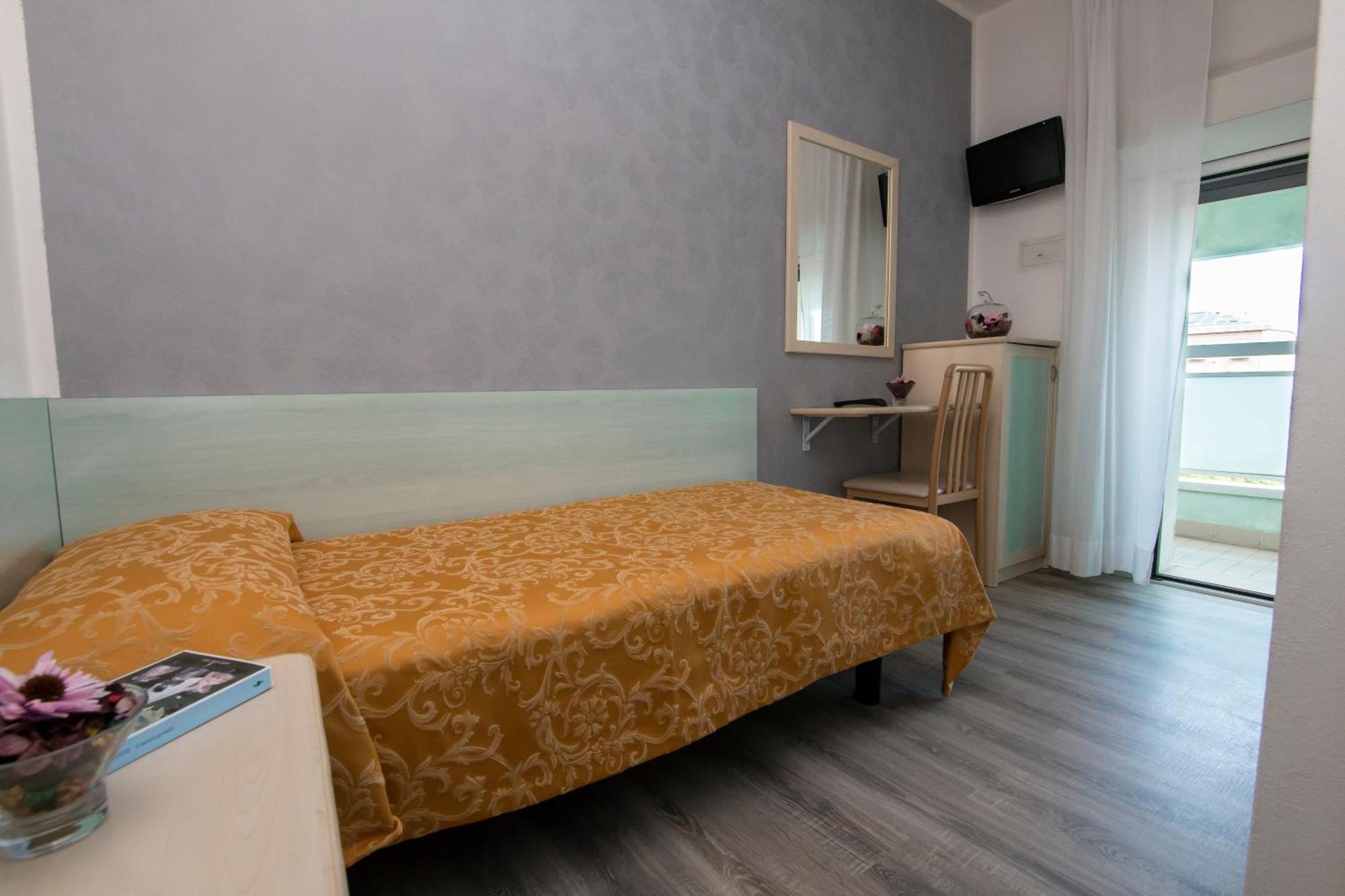Hotel Zanarini In Centro A Ριτσόνε Εξωτερικό φωτογραφία