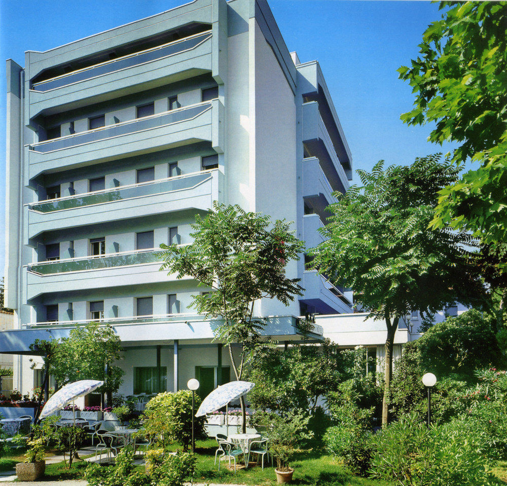 Hotel Zanarini In Centro A Ριτσόνε Εξωτερικό φωτογραφία