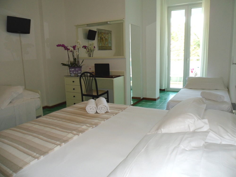 Hotel Zanarini In Centro A Ριτσόνε Εξωτερικό φωτογραφία