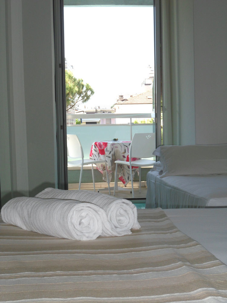 Hotel Zanarini In Centro A Ριτσόνε Εξωτερικό φωτογραφία