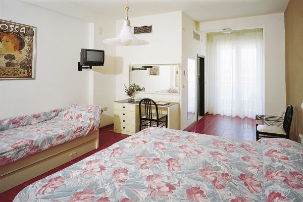 Hotel Zanarini In Centro A Ριτσόνε Εξωτερικό φωτογραφία