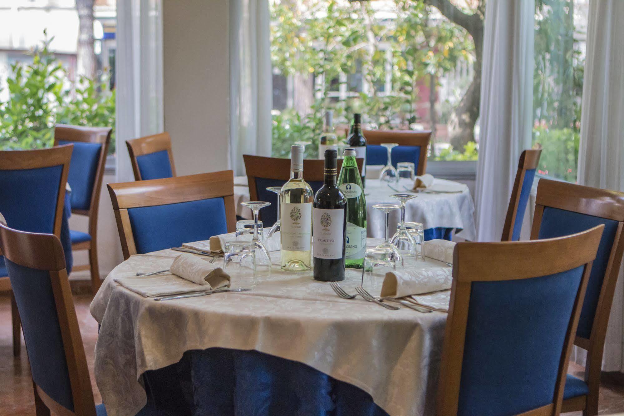 Hotel Zanarini In Centro A Ριτσόνε Εξωτερικό φωτογραφία