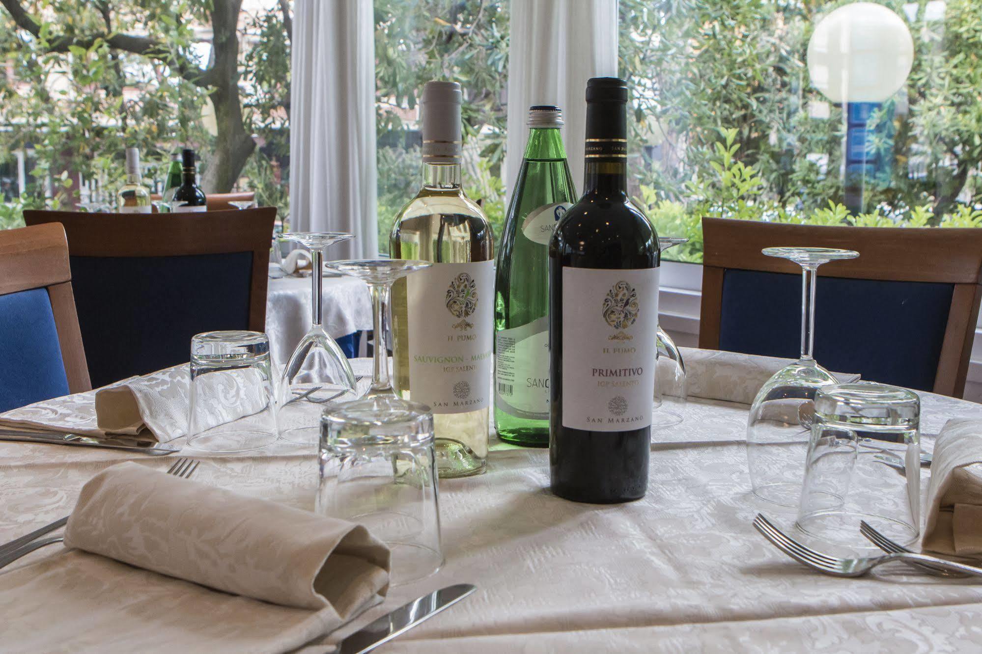 Hotel Zanarini In Centro A Ριτσόνε Εξωτερικό φωτογραφία
