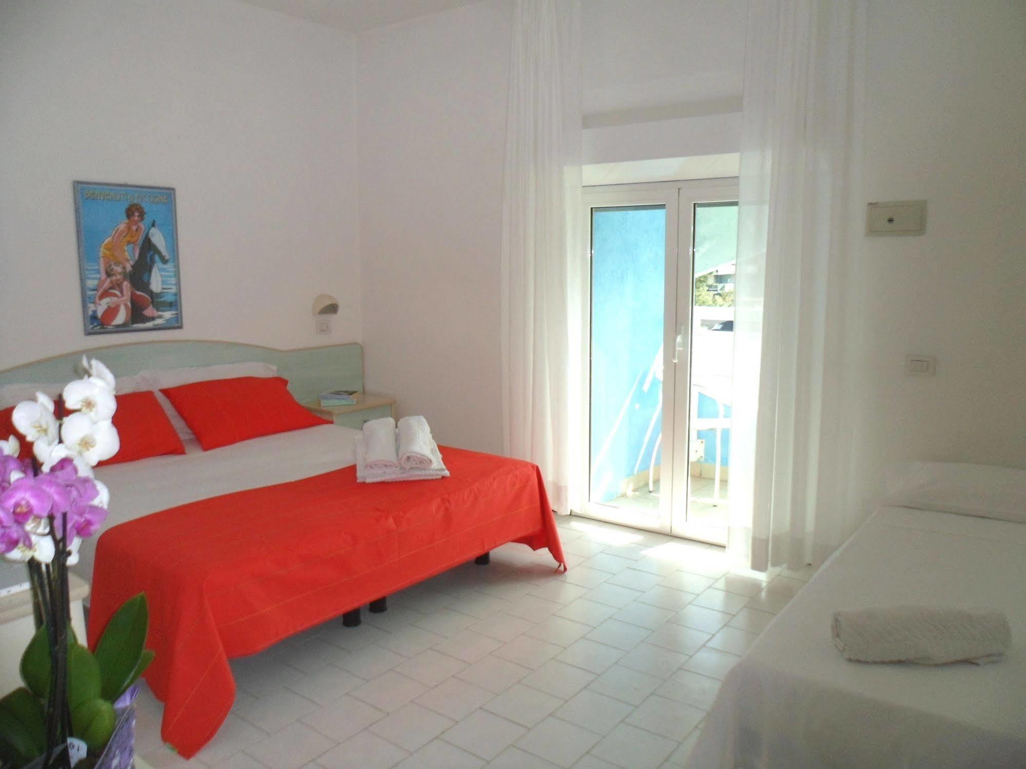 Hotel Zanarini In Centro A Ριτσόνε Εξωτερικό φωτογραφία