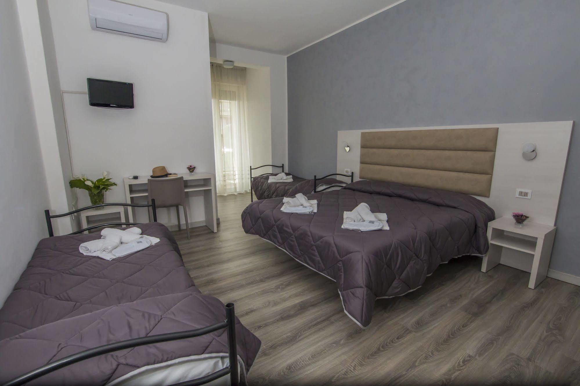 Hotel Zanarini In Centro A Ριτσόνε Εξωτερικό φωτογραφία