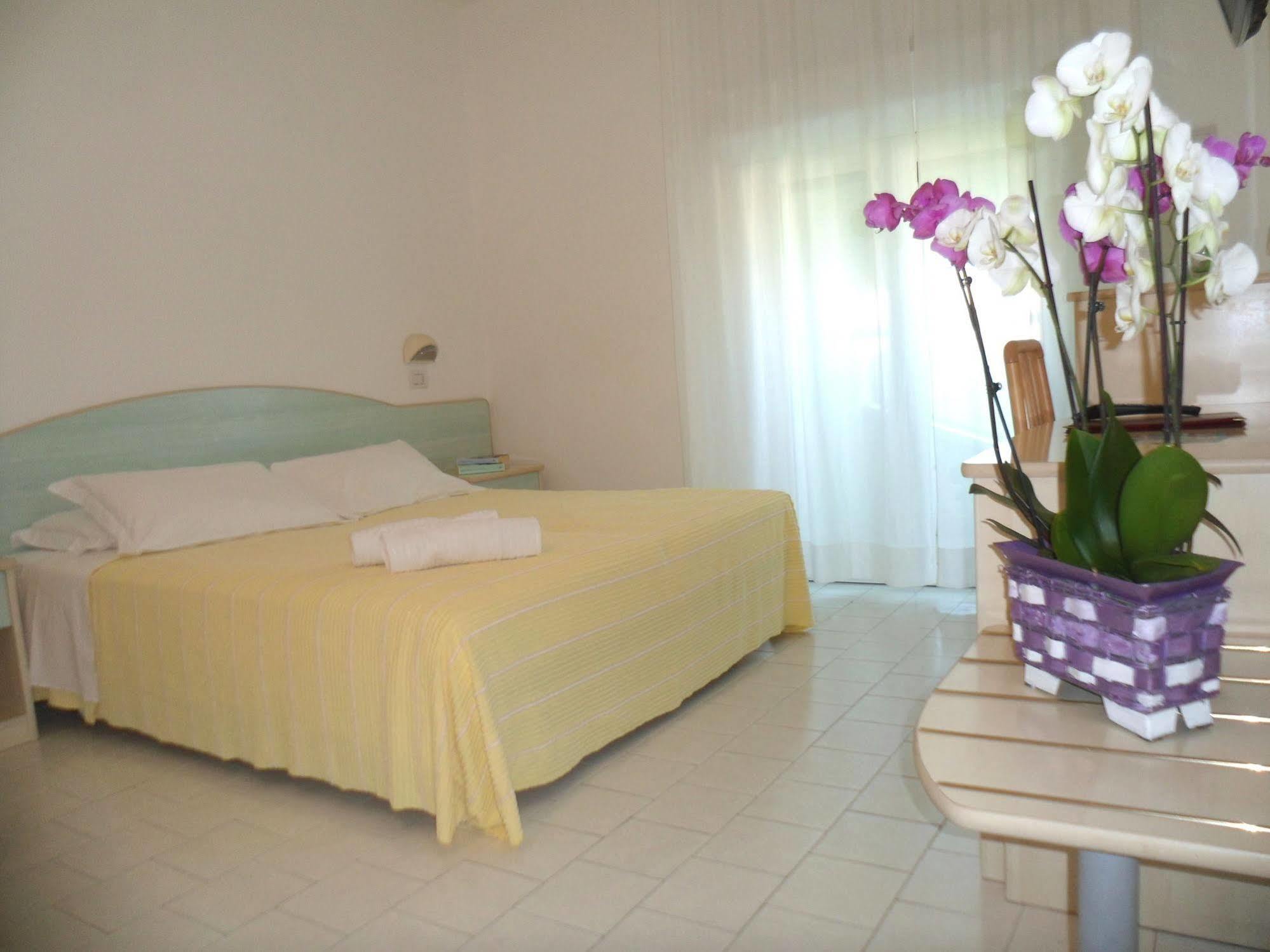 Hotel Zanarini In Centro A Ριτσόνε Εξωτερικό φωτογραφία