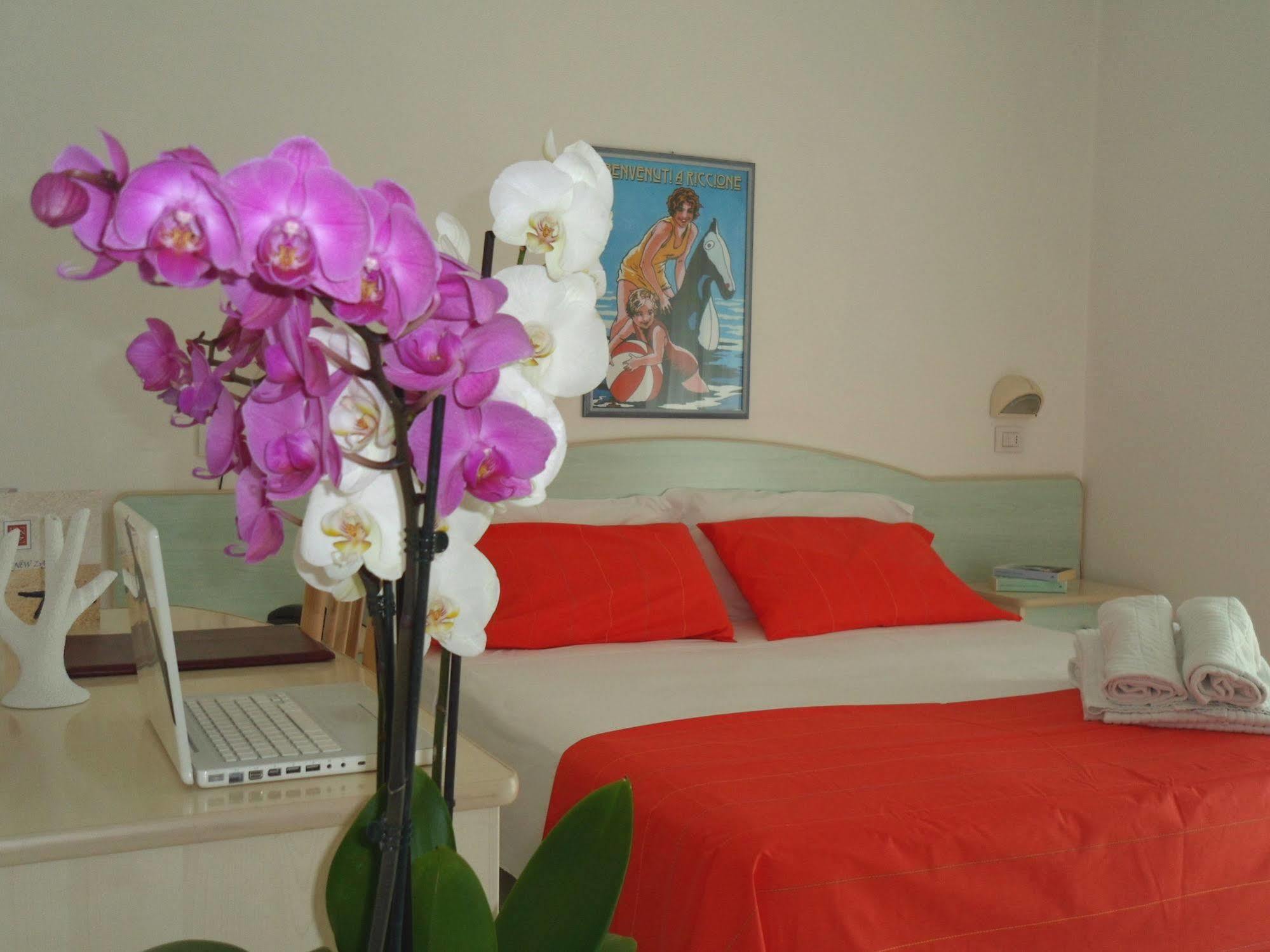 Hotel Zanarini In Centro A Ριτσόνε Εξωτερικό φωτογραφία