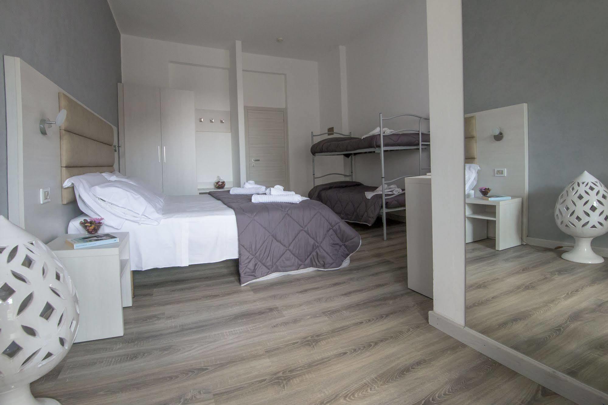 Hotel Zanarini In Centro A Ριτσόνε Εξωτερικό φωτογραφία