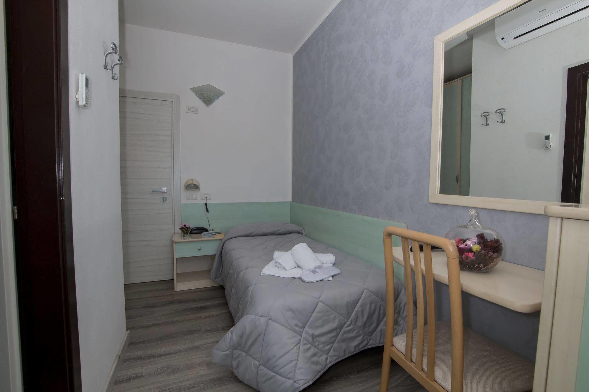 Hotel Zanarini In Centro A Ριτσόνε Εξωτερικό φωτογραφία