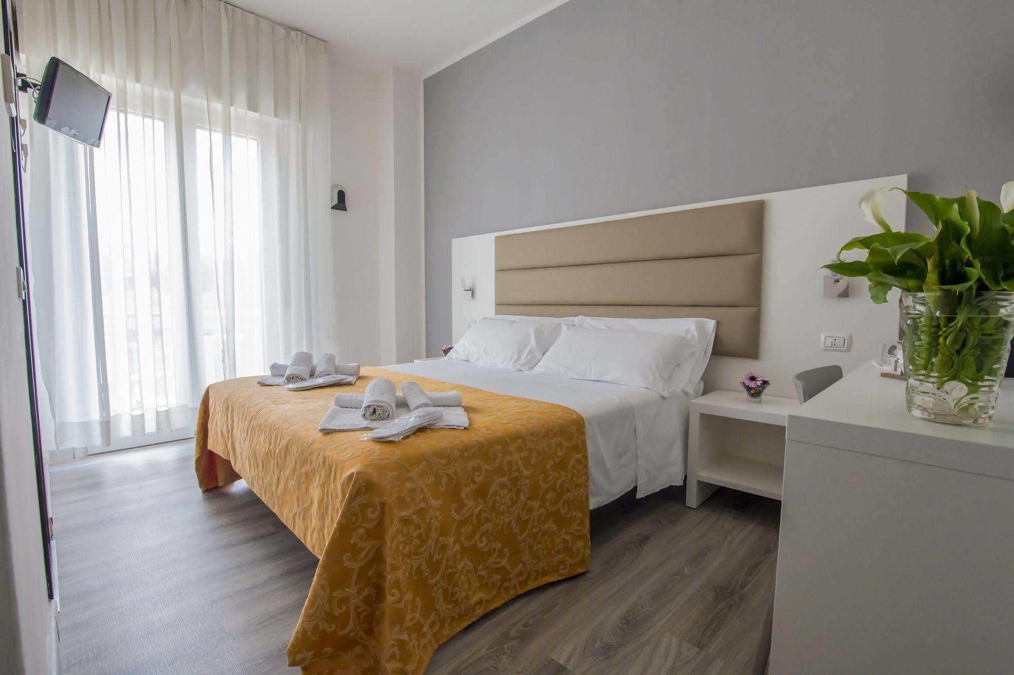 Hotel Zanarini In Centro A Ριτσόνε Εξωτερικό φωτογραφία