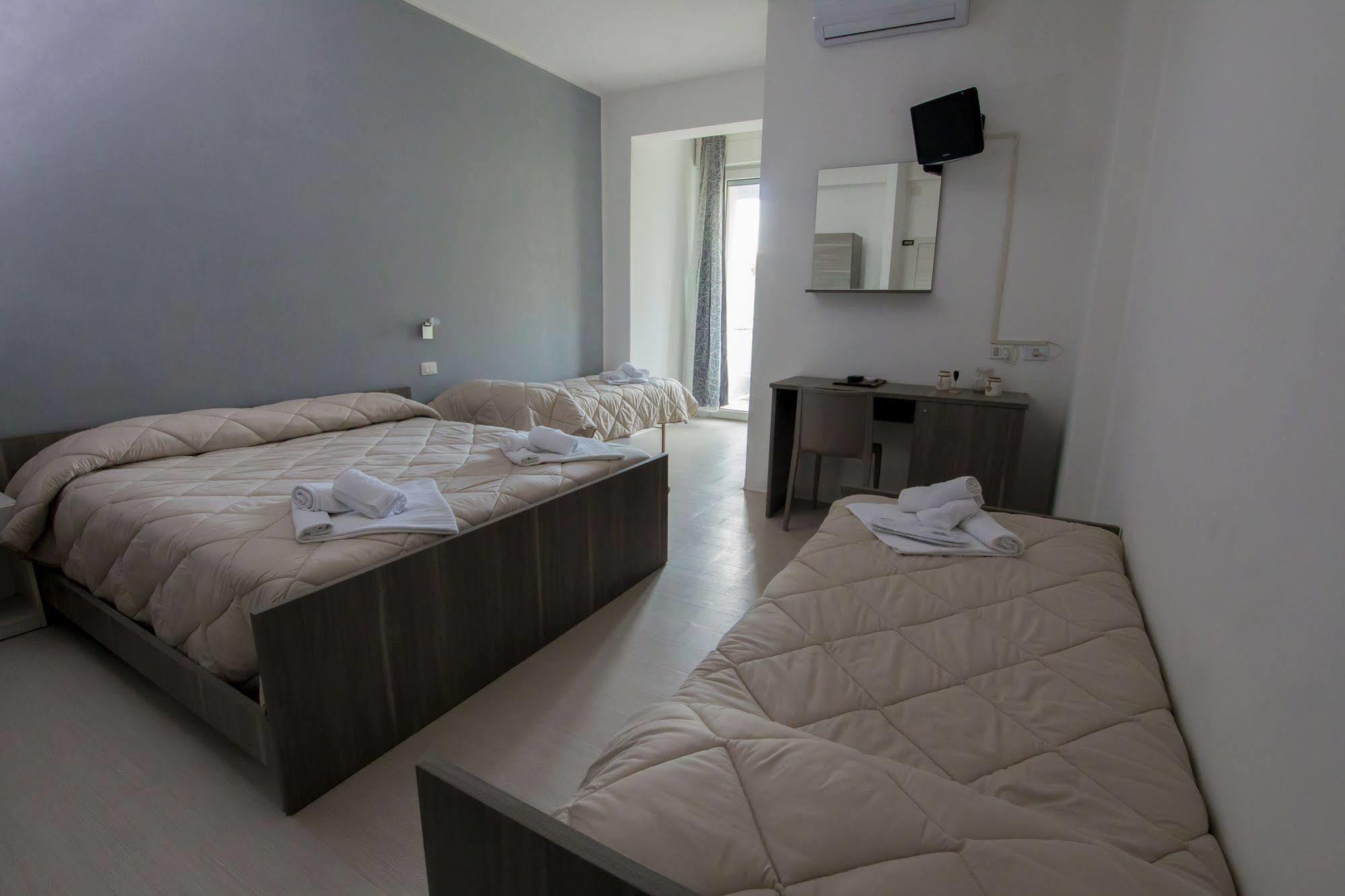 Hotel Zanarini In Centro A Ριτσόνε Εξωτερικό φωτογραφία