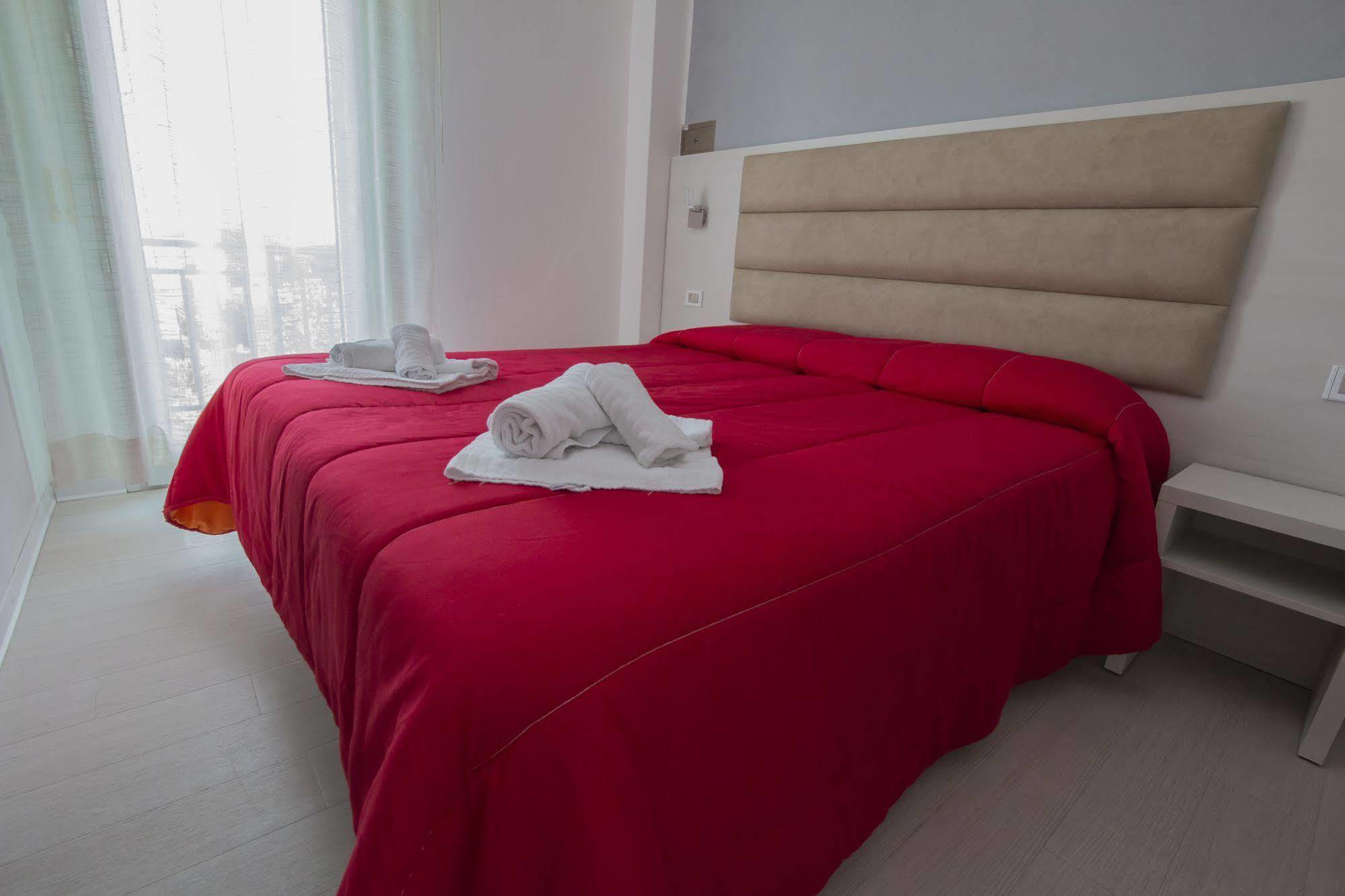 Hotel Zanarini In Centro A Ριτσόνε Εξωτερικό φωτογραφία